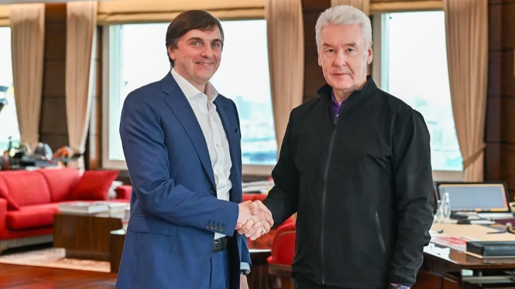 Собянин и Кравцов поздравили московских выпускников с успешной сдачей ЕГЭ Собянин и Кравцов поздравили московских выпускников с успешной сдачей ЕГЭ