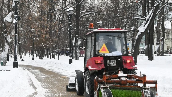 Городские службы Москвы ликвидируют последствия мощного снегопада Городские службы Москвы ликвидируют последствия мощного снегопада