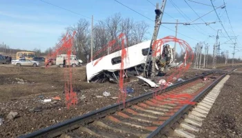 Задержанные из-за ДТП на переезде под Ярославлем поезда отправились в Москву