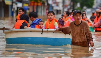 VietnamNews: количество погибших в результате наводнений во Вьетнаме выросло до 55