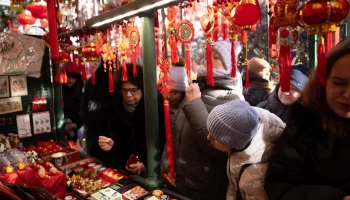 Сокровища Поднебесной: в сердце Москвы работает восточная ярмарка китайских подарков