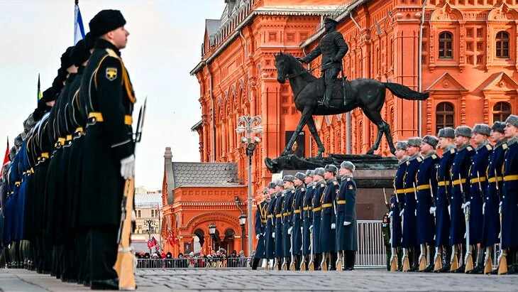 Собянин поздравил ветеранов с годовщиной контрнаступления в Битве под Москвой Собянин поздравил ветеранов с годовщиной контрнаступления в Битве под Москвой