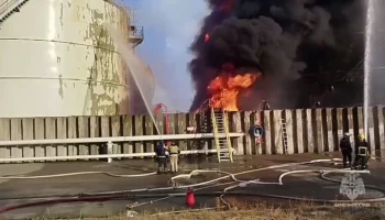 Площадь пожара на нефтебазе в Азове увеличилась до 6,3 тыс "квадратов"