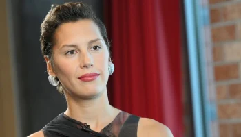 Москва онлайн покажет вечерние чтения на Театральной площади с актрисой Ириной Горбачевой