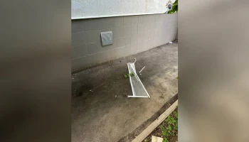 СК возбудил дело после гибели девочки, упавшей из окна квартиры на восьмом этаже