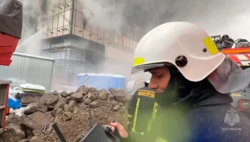 Пожар в здании на севере Москвы потушен