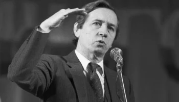 Умер автор "Аншлага" и "Голубых огоньков" Леонид Французов Умер автор "Аншлага" и "Голубых огоньков" Леонид Французов