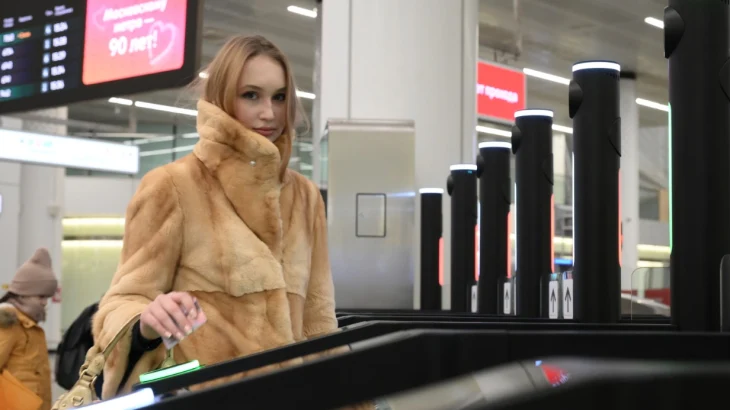 Пассажирам зеленый свет: как работают новые турникеты в московском метро Пассажирам зеленый свет: как работают новые турникеты в московском метро