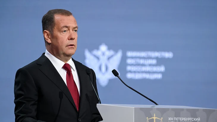 Медведев: Западных лидеров ждет возмездие за преступления против России Медведев: Западных лидеров ждет возмездие за преступления против России