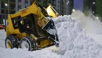 Городские службы очистили столичные дороги и тротуары от снега