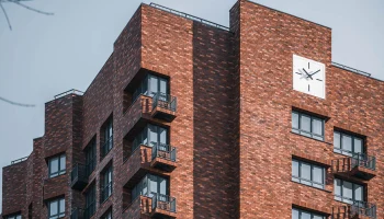 Владимир Ефимов: Жители 56 старых домов в ВАО получили квартиры по программе реновации с июля по сен