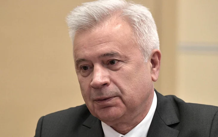 Экс-президент «Лукойла» Алекперов заработал свыше 177 миллиардов рублей за год Экс-президент «Лукойла» Алекперов заработал свыше 177 миллиардов рублей за год