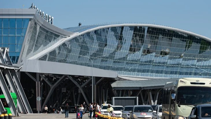 Самолет совершил аварийную посадку в Южно-Сахалинске из-за технических неполадок Самолет совершил аварийную посадку в Южно-Сахалинске из-за технических неполадок