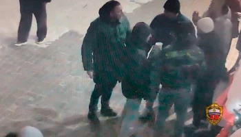 Мужчина задержан за избиение оппонента у бара в Москве