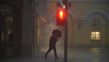МЧС: Дождь с грозой и порывистым ветром обрушатся на Москву в ночь на 19 августа