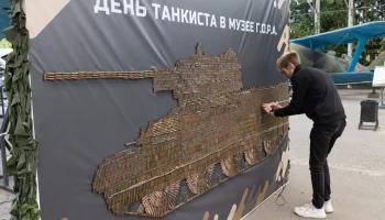 Танк из 50 тысяч гильз создали в Музее Победы