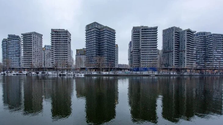 Жилой комплекс около стадиона "Торпедо" достроят к середине года