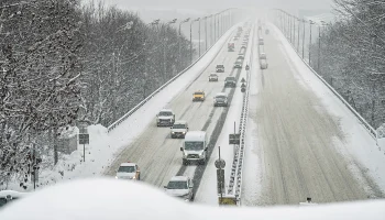 Москвичам рекомендовали пересесть на городской транспорт из-за снегопада