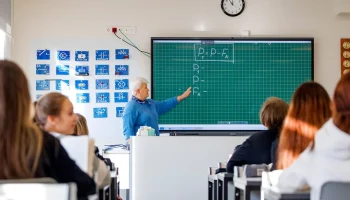 Собянин сообщил о повышении зарплат учителей в Москве с 1 сентября