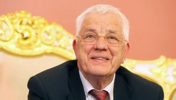 Композитор Раймонд Паулс рассказал о своем состоянии после операции