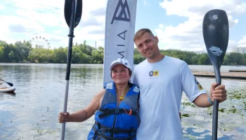 Шумно и радостно: пенсионеры покоряют водоемы на сапах и каяках