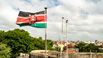 Shot: Преступники с мачете нападают на российских туристов на курортах Кении