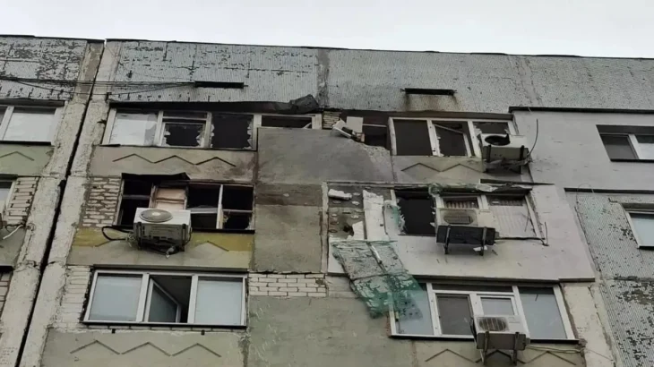 Беспилотник ВСУ влетел в квартиру жилого дома в Энергодаре Беспилотник ВСУ влетел в квартиру жилого дома в Энергодаре