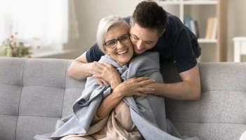 Старость отступает? Почему молодость официально продлили до 44 лет