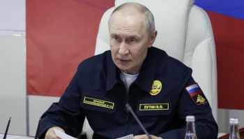 Офицер Дандыкин: Путин не носит погоны на своей военно-морской форме