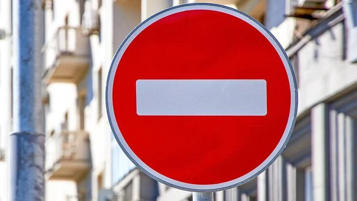 Движение транспорта перекрыли на юго-востоке Москвы из-за пожара Движение транспорта перекрыли на юго-востоке Москвы из-за пожара