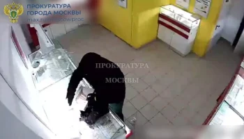Мужчина ограбил ювелирный магазин на востоке Москвы
