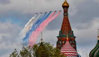 Парад Победы на Красной площади в Москве завершился пролетом авиации