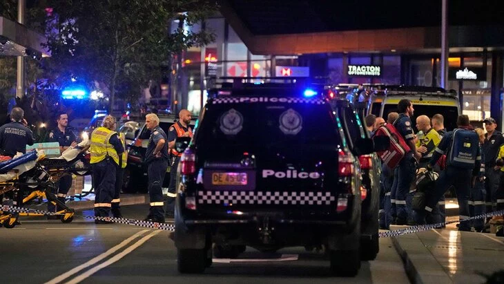 Пять человек погибли в результате нападения в ТЦ в пригороде Сиднея