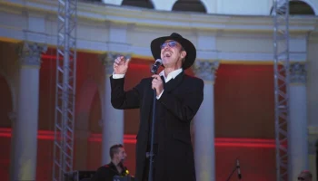 Супруга Михаила Боярского рассказала, что он играет в двух спектаклях