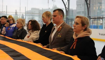Георгиевскую ленту длиной 35 метров развернули на стадионе &laquo;Курчатовец&raquo; в Щукине