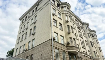 Полная замена лифтов в трех исторических жилых домах центра столицы в 2026 году