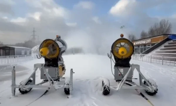 Начались работы по оснежению флагманской лыжной трассы в парке 850-летия Москвы Начались работы по оснежению флагманской лыжной трассы в парке 850-летия Москвы