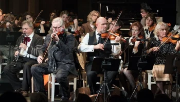 Билеты на спектакль «Репетиция оркестра» можно приобрести в «Мосбилете» Билеты на спектакль «Репетиция оркестра» можно приобрести в «Мосбилете»