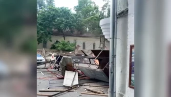 Пострадавших при падении ремонтируемой шахты лифта в центре Москвы нет