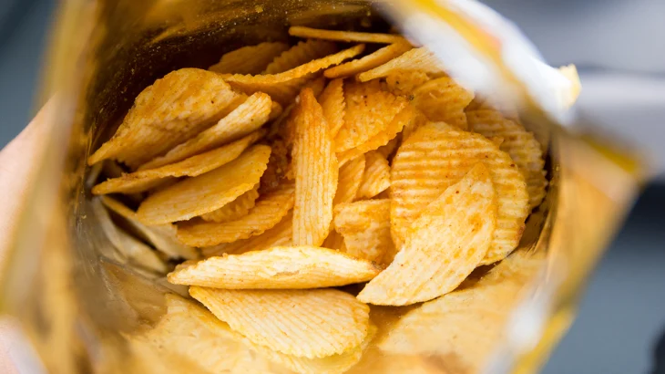 В России предложили маркировать чипсы и газировку как опасные для здоровья В России предложили маркировать чипсы и газировку как опасные для здоровья