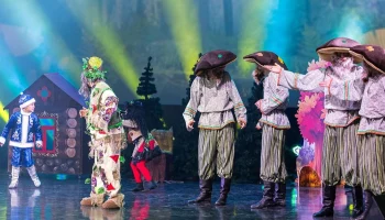 Новогоднюю елку для детей участников СВО провели в Московском дворце пионеров