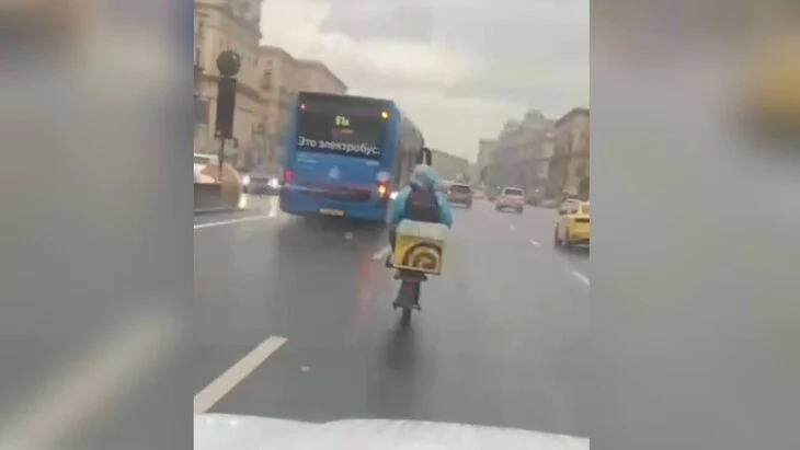 В Москве заблокировали аккаунт курьера за езду по автомагистрали В Москве заблокировали аккаунт курьера за езду по автомагистрали