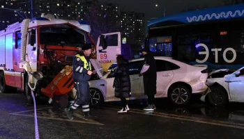 Двенадцать человек пострадали в массовом ДТП на юге Москвы