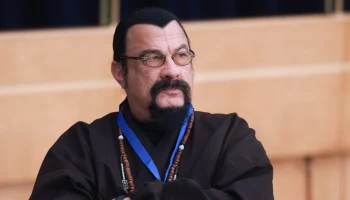 Актер Стивен Сигал выразил гордость за связь с Россией