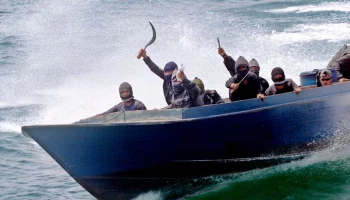 Британские ВМС сообщили о нескольких нападениях на судно у берегов Йемена