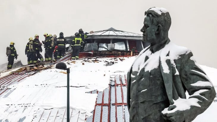 Следователи начали проверку поcле пожара в Театре сатиры Следователи начали проверку поcле пожара в Театре сатиры