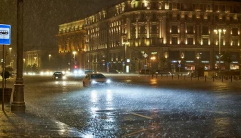 ЦОДД призвал водителей быть внимательнее из-за дождя в Москве 19 июля