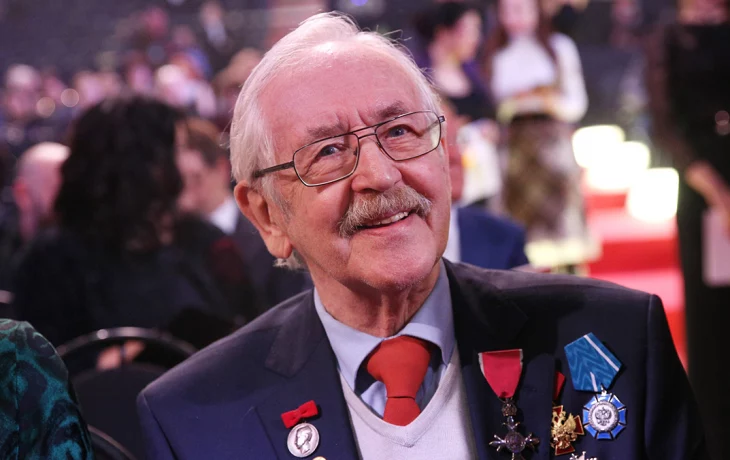 Mash: У актера Василия Ливанова остановилось сердце во время операции Mash: У актера Василия Ливанова остановилось сердце во время операции