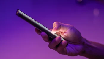 Новейший смартфон Samsung взорвался у москвички через четыре дня после покупки