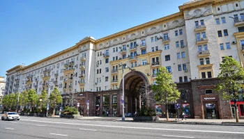 Более 100 тысяч москвичей поддержали инициативу журналиста Олега Леонова по возвращению скульптур ис Более 100 тысяч москвичей поддержали инициативу журналиста Олега Леонова по возвращению скульптур ис
